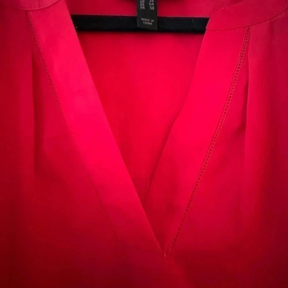G.I.L.I. Red Blouse Size 24W-Short sleeve - Picture 3 of 4